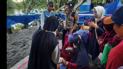 Tiga Wisatawan Terseret Ombak di Pantai Selatan Lumajang, Satu Orang Dilarikan ke Puskesmas