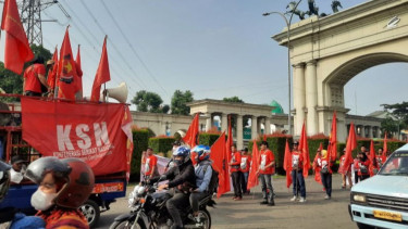 Ribuan Buruh Aksi May Day ke Jakarta Mendapat  Pengawalan Ketat Polisi
