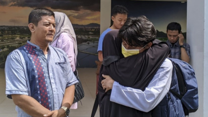 Lolos dari Perang Sudan, Mahasiswa Asal Mataram Disambut Tangis Haru Keluarga