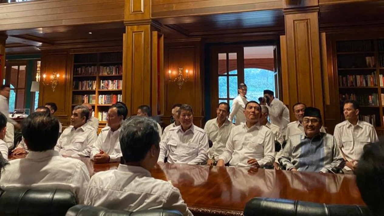 Ada Marzuki Alie hingga Jimly Asshiddiqie di Pertemuan Prabowo-Wiranto
            - galeri foto