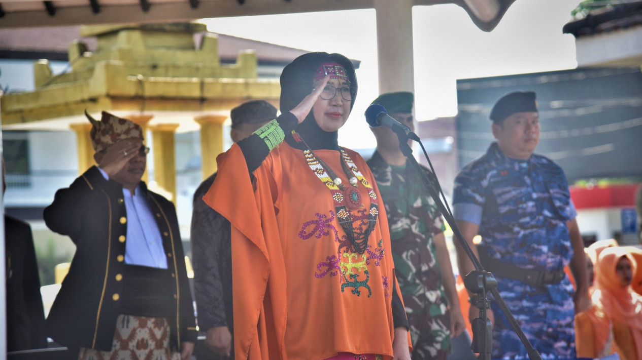 Ini Pesan dan Harapan Wakil Bupati Lumajang saat Upacara Hari Pendidikan Nasional 2023
            - galeri foto