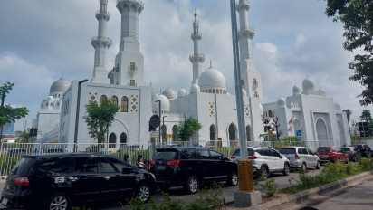 Pegawai Outsourching Masjid Raya Sheikh Zayed Solo Keluhkan Mekanisme Pembayaran Gaji
