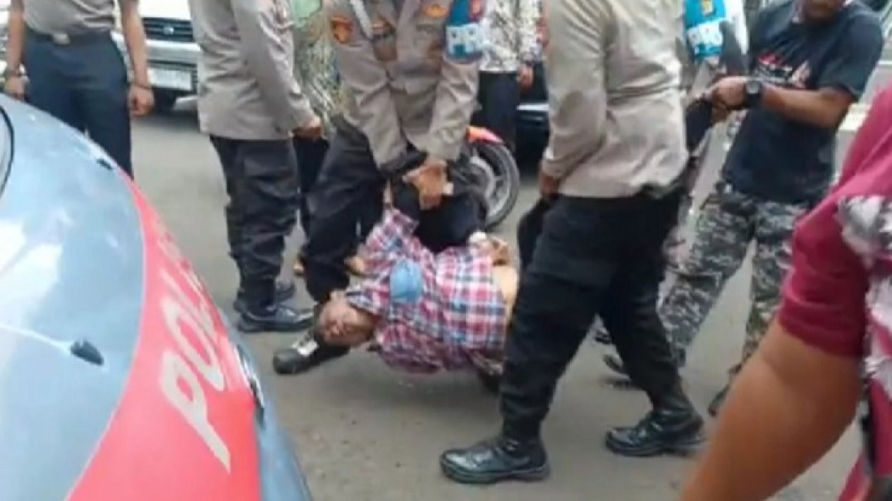 Hasil Sementara Aksi Pelaku Penembakan di Gedung MUI Diduga Minta Legalitas sebagai Wakil Nabi
            - galeri foto