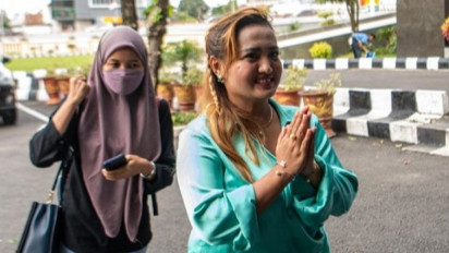 Lina Mukherjee Diperiksa sebagai Tersangka Buntut Makan Kulit Babi Kriuk Sambil Baca Bismillah