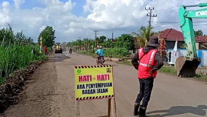 Presiden Jokowi Kembali Tunda Sidak Jalan Rusak di Lampung, Netizen Sambil Ngakak: Gubernur di Prank!