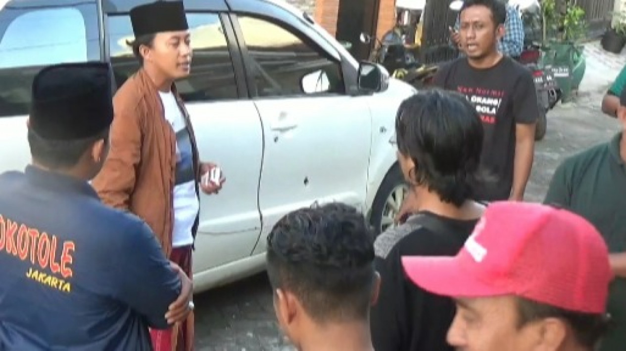 Mobil Kades Kelbung Bangkalan, Madura, Diduga Ditembak OTK, Ini Hasil Pemeriksaan Polisi
            - galeri foto