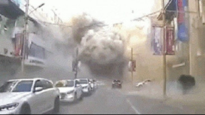 Pabrik Kimia Meledak, Tewaskan Sembilan Warga, Petugas Mencari Korban Hilang