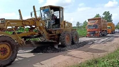 Perbaikan Jalan di Lampung Disebut Proyek Roro Jonggrang karena Kedatangan Jokowi, Pemprov Buka Suara