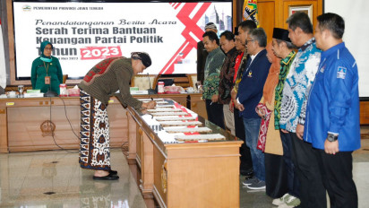 Ganjar Pranowo Serahkan Dana Buat Partai Politik di Jateng, Jumlahnya Rp 33 Miliar Lebih