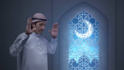 Suami Mualaf tapi Tidak Mau Salat, Istri Harus Bagaimana? Ini Jawaban Buya Yahya