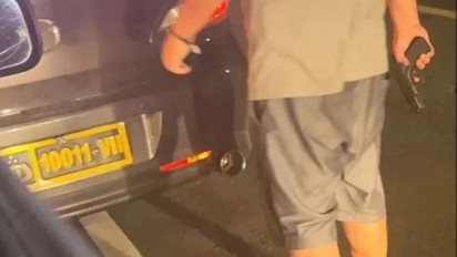 Pengendara Mobil Berpelat Dinas Polisi Ngamuk Gara-Gara Disalip, Bawa Pistol dan Toyor Sopir Taksi Online