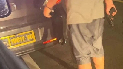 Pria Pengguna Mobil Dinas Polri Lakukan Aksi Koboi Jalanan, Tenteng Sepucuk Senpi dan Pukul Sopir Taksi Online di Exit Tol Tomang