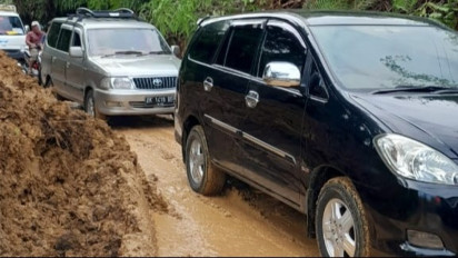 Jalan Provinsi Arse menuju Saipar Dolok Hole Longsor, Sempat Lumpuh 6 Jam