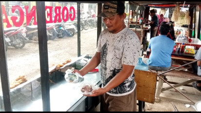 Nahas, Uang Celengan Jutaan Rupiah Milik Pedagang Gorengan Rusak Dimakan Rayap