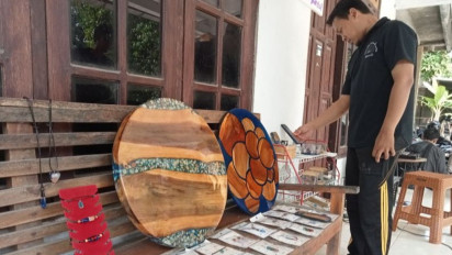Kreatif, Perajin Bantul Ini Ubah Limbah Kayu Jadi Kalung hingga Gelang