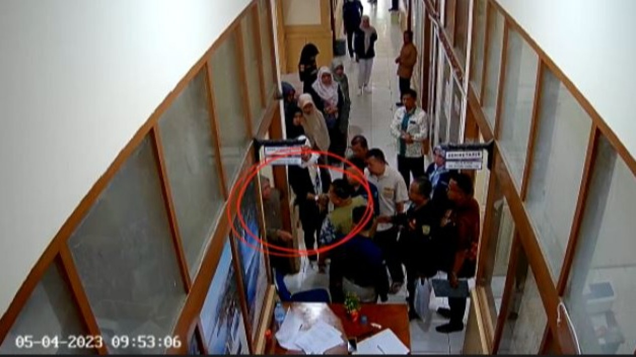 Viral, Video Kepala Dinas Perang Mulut dengan Seorang Staf Dinas Pariwisata Solok, Ini Isi Percakapannya
            - galeri foto