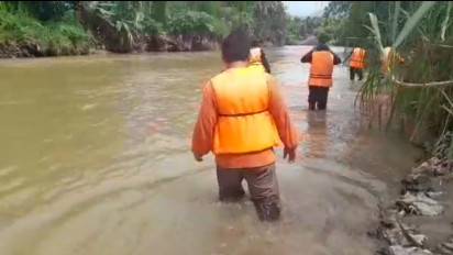 Hari Ini Tim SAR Hentikan Pencarian Lucky Satrio Bocah Diduga Hanyut Saat Banjir Melanda Padang Sidempuan
