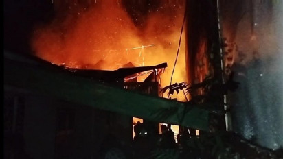 Diduga Konsleting Listrik Rumah Panggung di Sinjai Hangus Terbakar, Satu Orang Jadi Korban