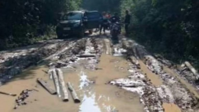 Kondisi Jalan di Musi Banyuasin Hancur, Warga Terisolir