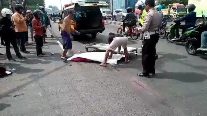 Motor Oleng, Seorang Ibu asal Sidoarjo Tewas usai Terlindas Ban Belakang Truk