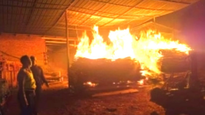 Diduga Korsleting Listrik di Mesin Oven, Pabrik Pengolahan Kayu di Malang Terbakar Hebat