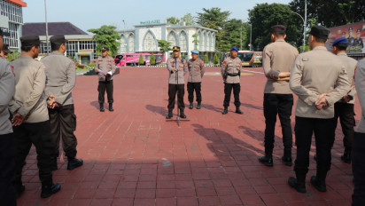Ikut Amankan Pilkades Serentak, Puluhan Personil Polres Gresik di BKO ke Bangkalan
