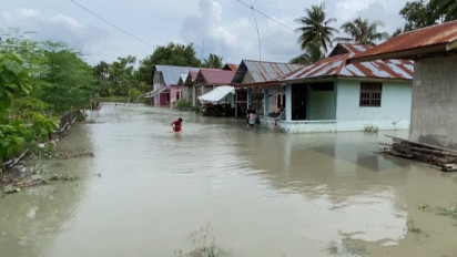 Belasan Kepala Keluarga di Sigi Terisolir Banjir