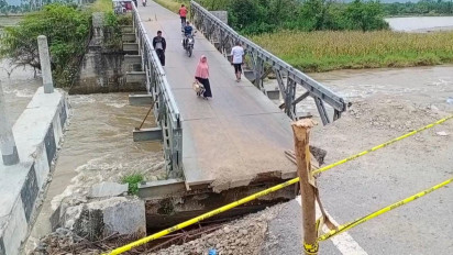 Oprit Jembatan Pantai Dona Kembali Ambruk, Pengendara Kesulitan Melintas