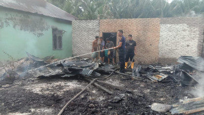 Dua Rumah Semi Permanen di Aek Nabara Ludes Terbakar