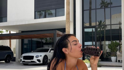 Pasangan Ronaldo, Georgina Rodriguez Mulai Berani dengan Mengunggah Foto Pakai Bikini yang Buat Netizen Arab Saudi Marah