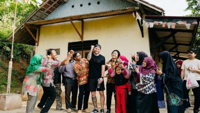 Bukti Cintanya kepada Indonesia, Marc Klok Bangun SLB di Cililin