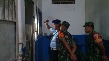 Stafsus Menkumham Pimpin Penggeledahan Hunian di Lapas Kelas I Surabaya di Porong