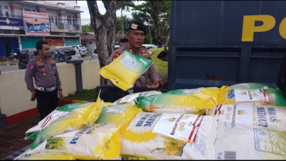 PJ Bupati Aceh Barat Bantu 2 Kotak Mie Instan Untuk 400 Warga Korban Banjir