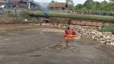 Masih Hilang, Tim SAR Belum Menemukan Pemancing Terbawa Arus Sungai Cikapundung