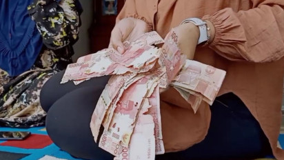 Gegara 4 Tahun Disimpan di Kolong Ranjang, Uang Puluhan Juta Milik Warga Pekalongan Rusak Dimakan Rayap