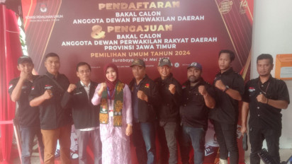 Kawal Pencalonan Bacaleg DPD RI, Massa Kepung KPU Jatim