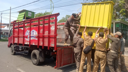 Tak Patuhi Aturan, Satpol PP Razia PKL Liar di Alun-alun Kota Probolinggo