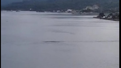 Wah! Permukaan Laut di Perairan Ambon seperti Terbelah dan Berlubang, Fenomena Apa Ini?