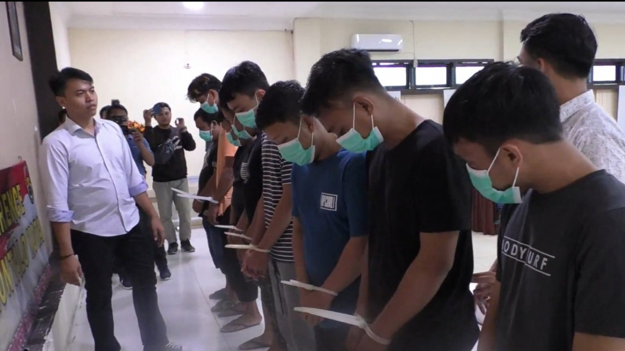Sebelas Warga Diringkus Polisi karena Terlibat Penganiayaan, 3 Diantaranya Anak di Bawah Umur
            - galeri foto