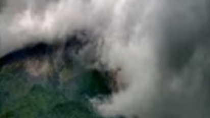 Gunung Merapi Kembali Luncurkan 4 Kali Guguran Lava Pijar, Kali Ini Sejauh 1,3 Kilometer