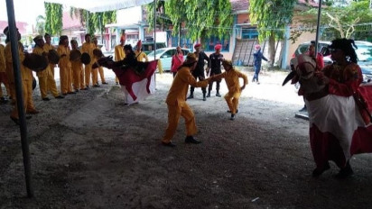 PDIP Bawa Budaya Adat Ogan Ilir saat Daftar Bacaleg di KPU untuk Pemilu 2024