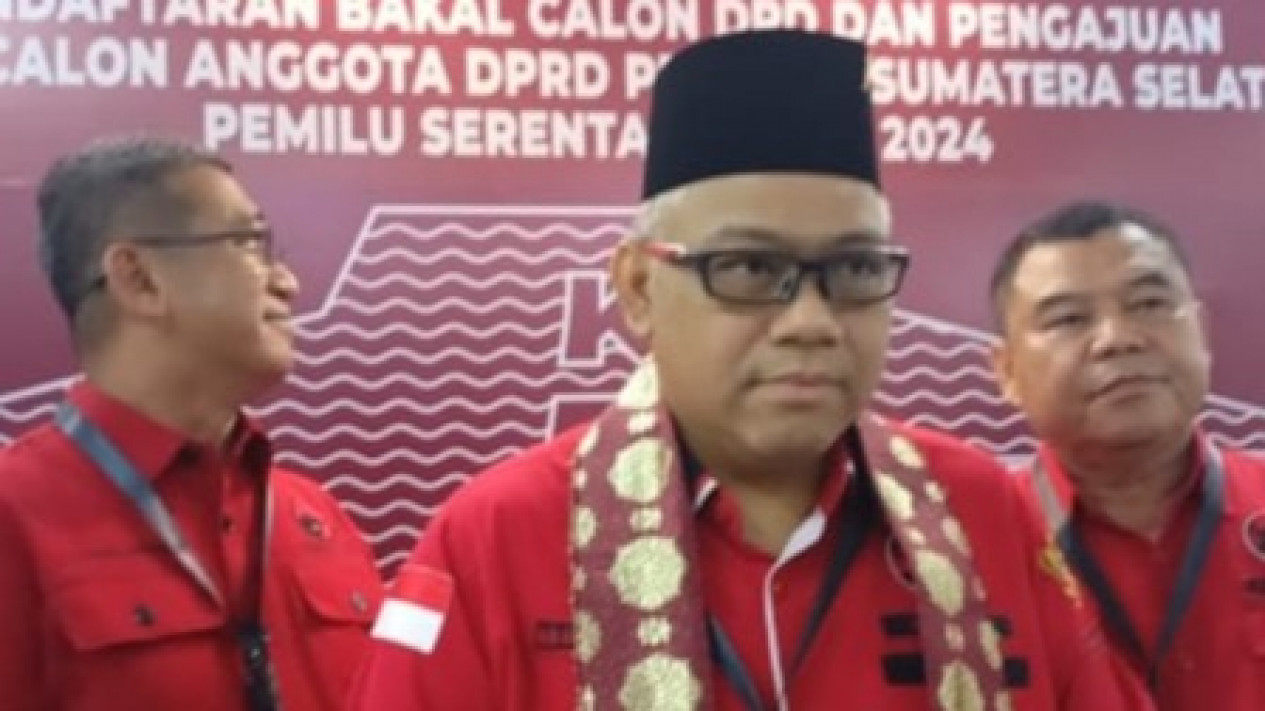 Serahkan Berkas Bacaleg ke KPU, Ketua DPD PDIP Sumsel Optimis Menang Pemilu 2024
            - galeri foto