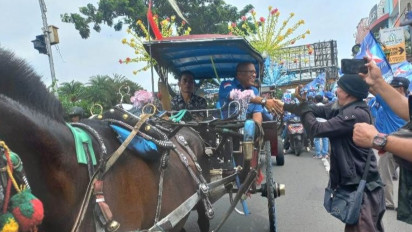 Partai Demokrat "Pede" Antar 50 Bacaleg Naik Delman Daftar ke KPU Depok
