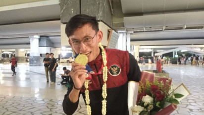 Hendro Yap Tak Permasalahkan Lampu Sorot Mobil di Pengalungan Medali SEA Games 2023 Kamboja