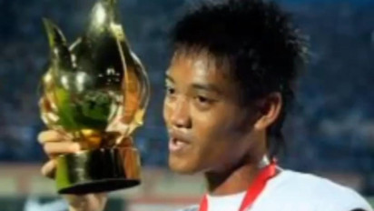 Pelatih Arema FC Prihatin Kurnia Meiga Jual Atribut Sepak Bola