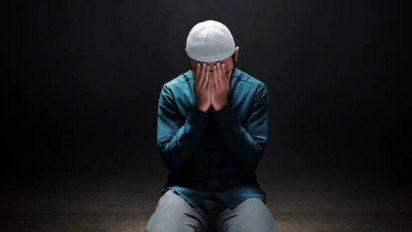 Lakukan Ini! Amalan Khusus Malam Jumat yang Bisa Mengapus Dosa Menurut Ustaz Adi Hidayat