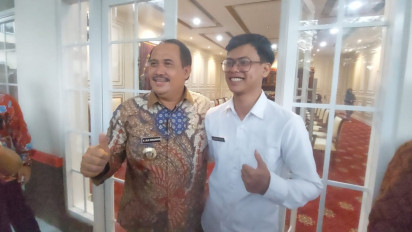 Husein Guru Muda Viral Urungkan Niat Mundur dari ASN Usai Bertemu Ridwan Kamil dan Bupati Jeje