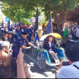 Unik, Bacaleg Partai Nasdem Sulteng Mendaftar ke KPU Naik Becak