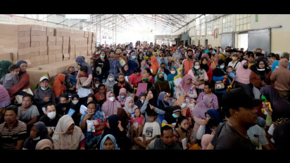 Kejar Target Bagikan BLT hingga Malam Hari di Kantor Pos, Walikota Surabaya Turun Tangan