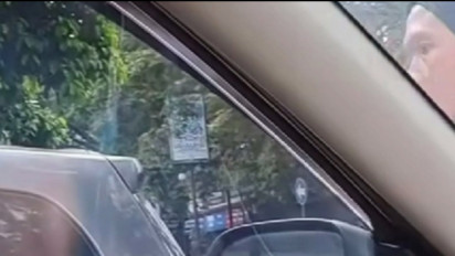 Viral di Kota Malang, Seorang Lelaki Pukul Ibunya dan Paksa Mengamen